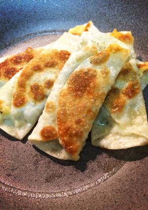 簡単☆ギョーザの皮でピザみたいなおつまみ-レシピのメイン写真