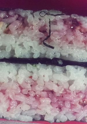 鶏ミンチと細葱のあっさり梅味♪おにぎらず-レシピのメイン写真