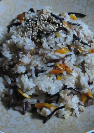南関あげとひじきの炊き込みご飯-レシピのメイン写真