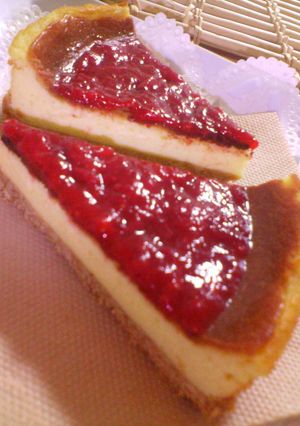 絶品♥ミルクチーズケーキ♥苺ジャム添え-レシピのメイン写真