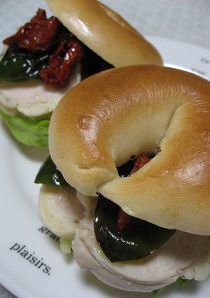チキンとドライトマトのベーグルサンド-レシピのメイン写真