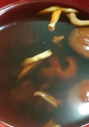 シャカシメジなど３種キノコのお吸い物-レシピのメイン写真
