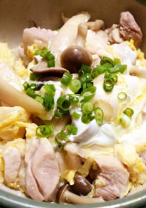 簡単！めんつゆで作る♪きのこの親子丼-レシピのメイン写真