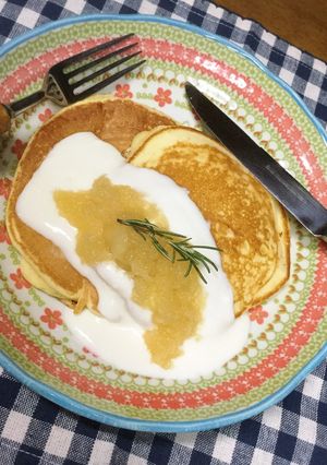 りんごバターヨーグルトソースホットケーキ-レシピのメイン写真