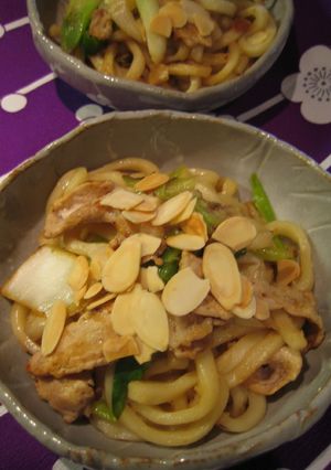 女っぷりアップ♪アーモンド入り焼きうどん-レシピのメイン写真