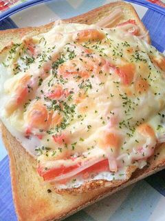 半熟目玉焼きのカニカママヨチーズトースト-レシピのメイン写真