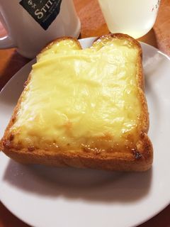 簡単すぎる!!マヨチーズパン-レシピのメイン写真