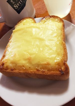 簡単すぎる！！マヨチーズパン-レシピのメイン写真