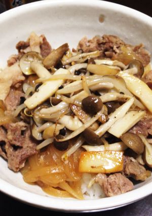 きのこペペロンチーノ豚丼-レシピのメイン写真