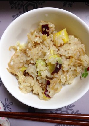 ツナ・なめたけ・旬の物の炊き込みご飯-レシピのメイン写真