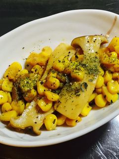 簡単!エリンギとコーンのガリバタ醤油炒め-レシピのメイン写真