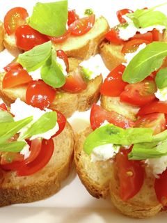 トマトとモッツァレラのブルスケッタ♪美味-レシピのメイン写真