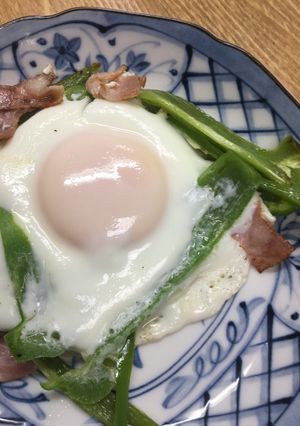 ピーマンとベーコンの巣ごもり卵-レシピのメイン写真