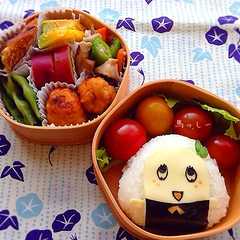 A picture of ふなっしーおにぎり♪キャラ弁.
