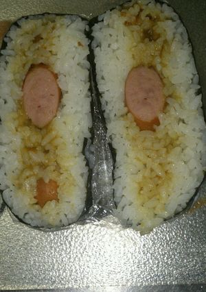 旦那のランチ☆ソーセージカレーオニギラズ-レシピのメイン写真