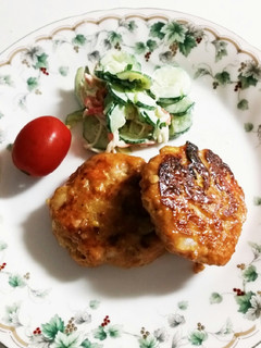 生鮭のアラでふっくらハンバーグ-レシピのメイン写真