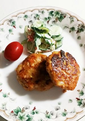 生鮭のアラでふっくらハンバーグ-レシピのメイン写真