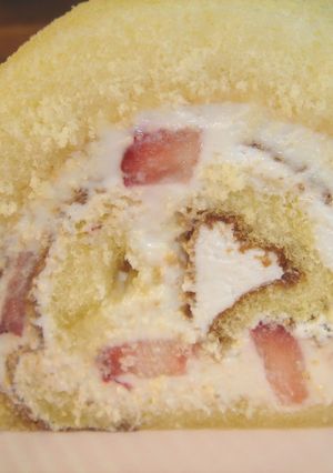 スイスロールで♪お手軽ロールケーキ-レシピのメイン写真