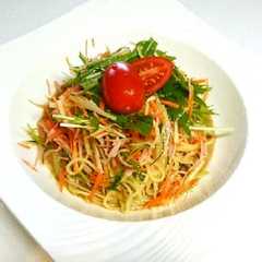 รูปของ ボリュームアップ！野菜ゴマダレ冷やし中華