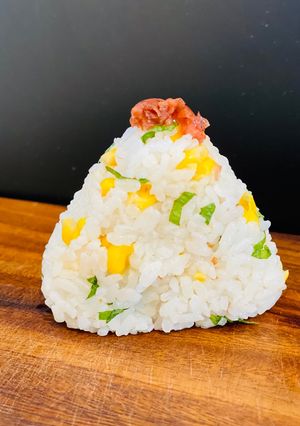コーンと大葉の梅風味おにぎり-レシピのメイン写真