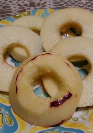 子供喜ぶ^^ドーナッツ型のリンゴ-レシピのメイン写真