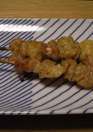 酒の肴に！ジューシー鶏皮串-レシピのメイン写真