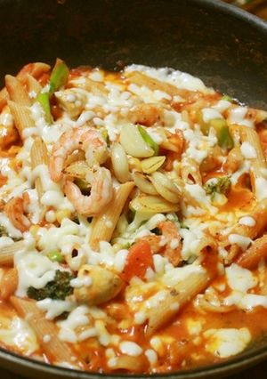 オーブンなしで作るトマトチーズパスタ-レシピのメイン写真