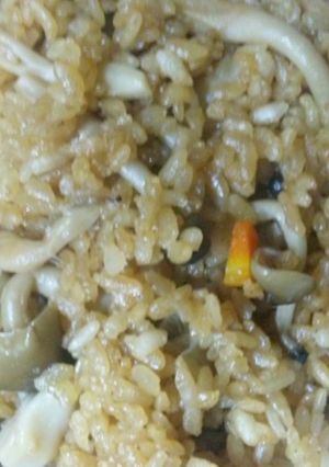 シンプルな鳥肉としめじの炊き込みご飯-レシピのメイン写真