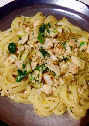 お夜食✴︎餃子の肉だねでうどん焼き-レシピのメイン写真