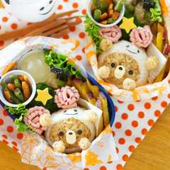 รูปของ キャラ弁＊おばけ帽子のクマさんおにぎり♡