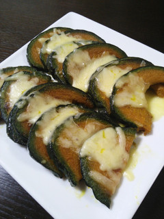 坊ちゃんカボチャの焼きチーズがけ-レシピのメイン写真
