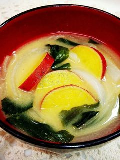 わかめ万歳♪さつまいも味噌汁-レシピのメイン写真