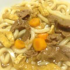 รูปของ 給食のカレーうどん♪