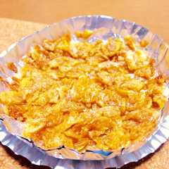 รูปของ 簡単コーンフレークで作るカリカリお菓子☆