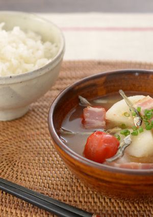妊娠、授乳に！長芋とトマトの煮干し味噌汁-レシピのメイン写真