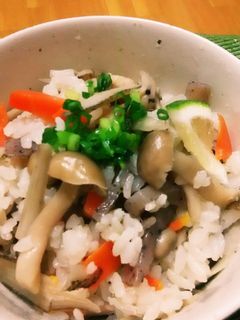 ごぼうとしめじの炊き込みご飯-レシピのメイン写真