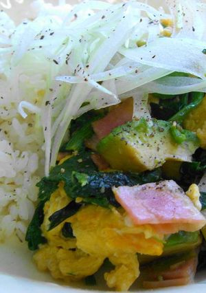 ほうれん草入り☆アボガドと卵のふわとろ丼-レシピのメイン写真