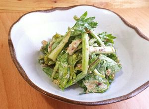 セロリの葉消費☆５分で和風おかかサラダ-レシピのメイン写真