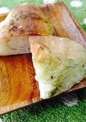 抹茶の練りこみパン-レシピのメイン写真