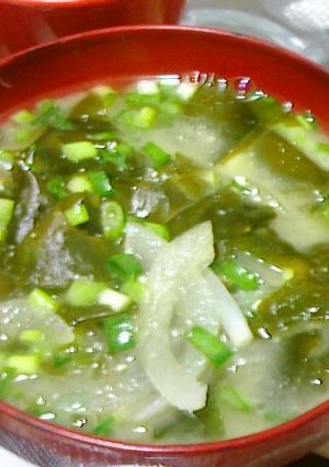 わかめ、玉葱とシャキシャキ葱☆のお味噌汁-レシピのメイン写真