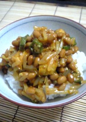 ヘルシー!もやし入りネバネバ納豆カレー丼-レシピのメイン写真