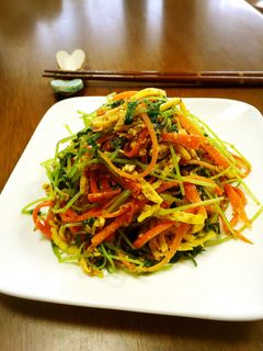栄養価UP!豆苗と人参と卵の胡麻和え-レシピのメイン写真