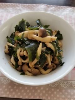 (低糖質レシピ)しめじとワカメの炒め物-レシピのメイン写真