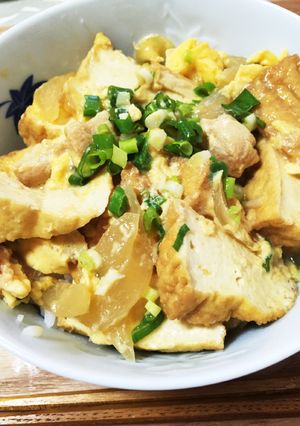 旨味がギュギュッと厚揚げの親子丼-レシピのメイン写真