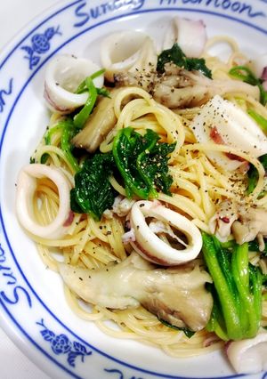 舞茸とイカのパスタ ペペロンチーノ風-レシピのメイン写真