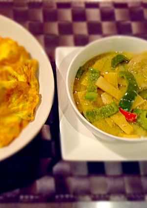 豆乳 グリーンカレーと タイ風オムレツ-レシピのメイン写真