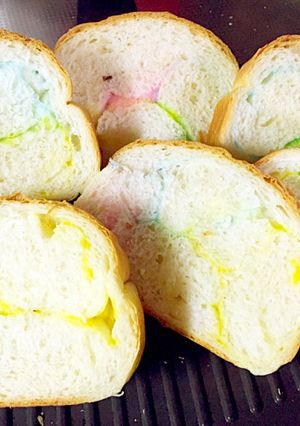 食パンにパステルカラーを入れてみました。-レシピのメイン写真