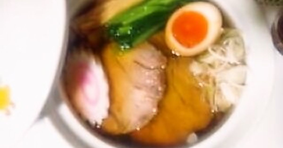 ラーメン（チャーシュー、煮卵入り）写真 一番人気という「小チャーシュー煮卵ラーメン」＝大阪・本町