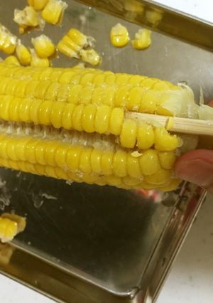 根元からぽろぽろトウモロコシの実の取り方-レシピのメイン写真