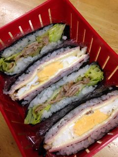 お肉&ハムチーズ卵のおにぎらず♫-レシピのメイン写真